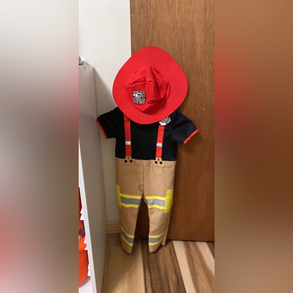 2T-3T Fireman costume with hat.